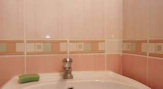 Гостевой дом Gala Солнечногорское Трехместный номер с собственной ванной комнатой-3